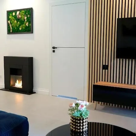 Comfortable Home, Pool, Sauna, Jacuzzi 度假居