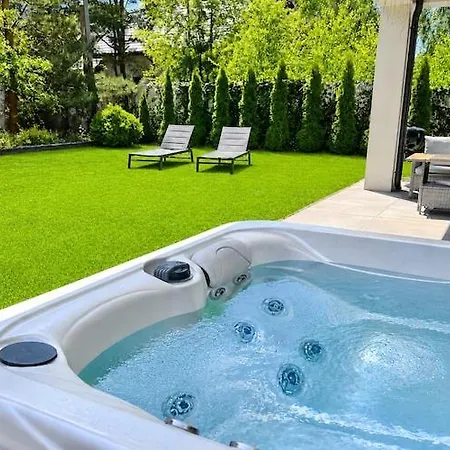 Comfortable Home, Pool, Sauna, Jacuzzi *