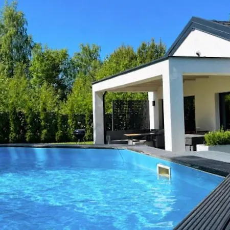 Comfortable Home, Pool, Sauna, Jacuzzi Hébergement de vacances