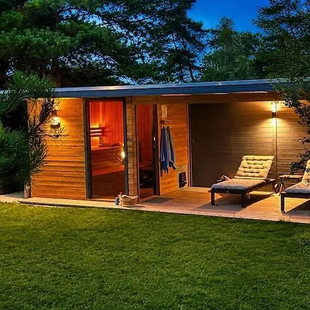 Comfortable Home, Pool, Sauna, Jacuzzi
